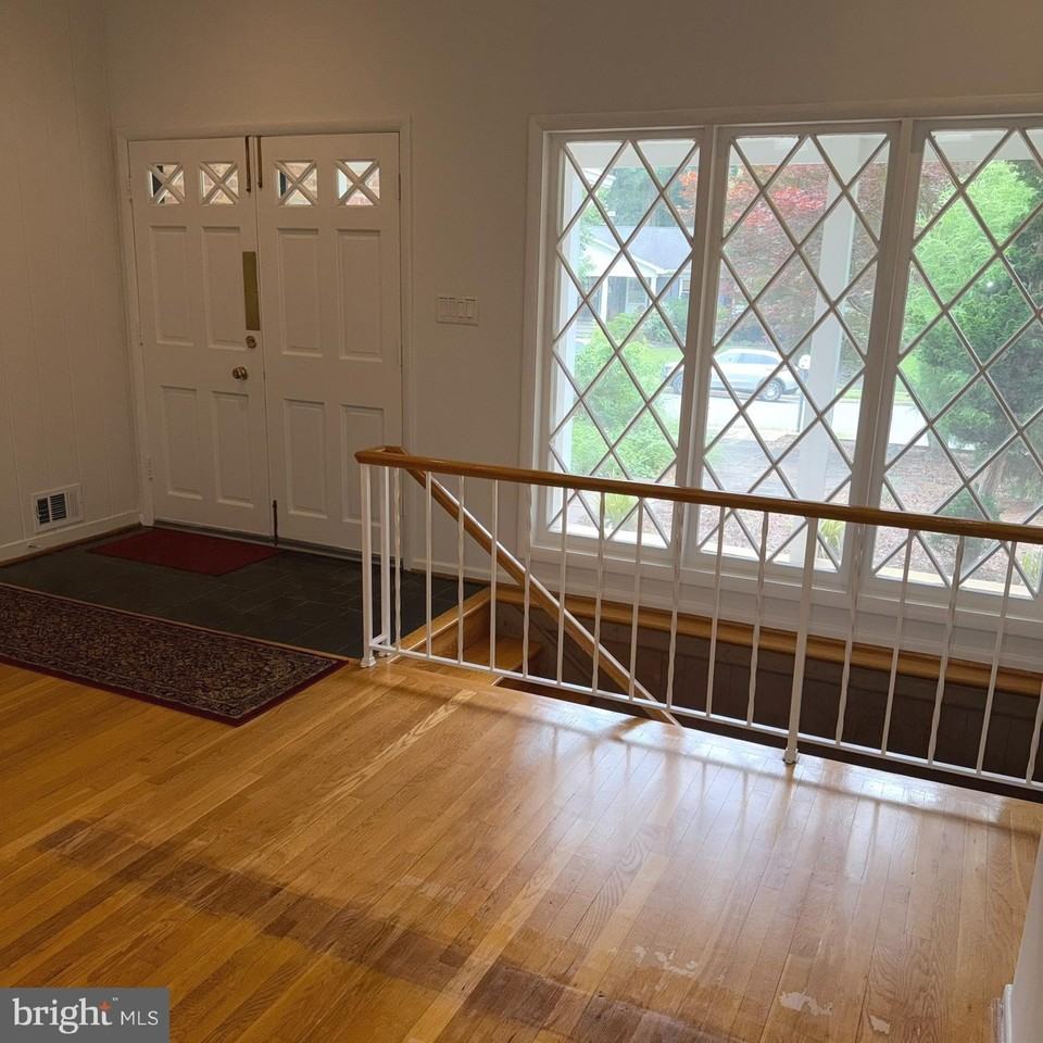 8126 Dunsinane Ct - Photo 3 of 32