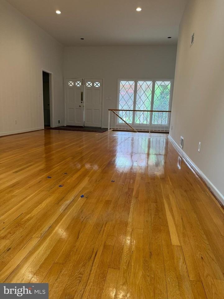 8126 Dunsinane Ct - Photo 4 of 32