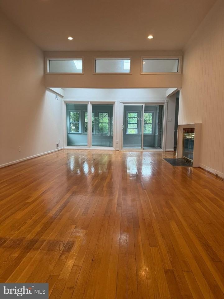 8126 Dunsinane Ct - Photo 6 of 32
