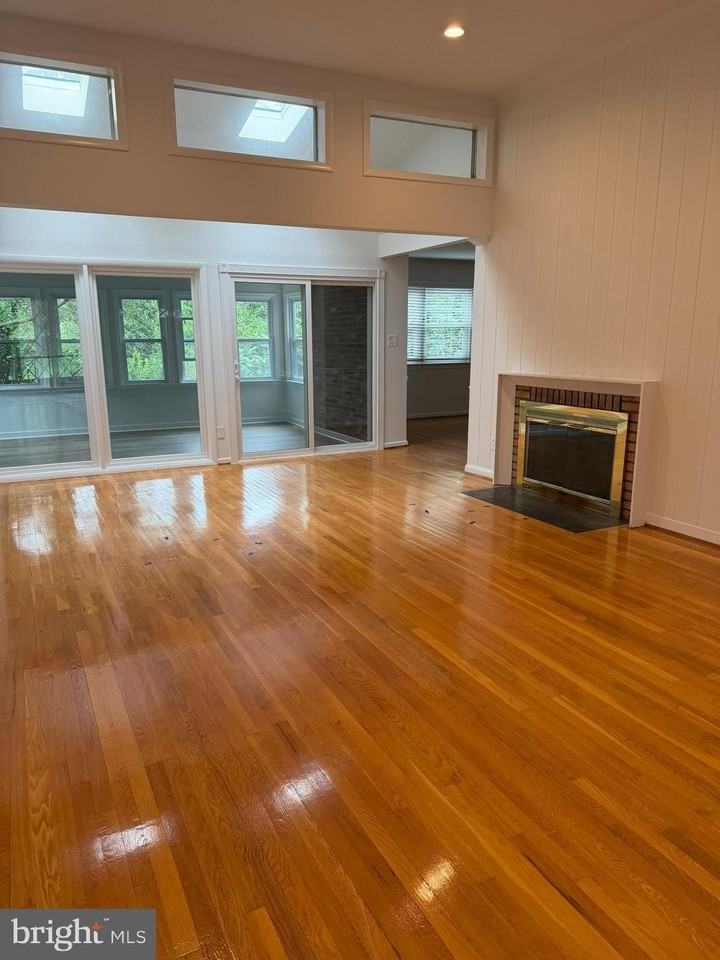 8126 Dunsinane Ct - Photo 7 of 32