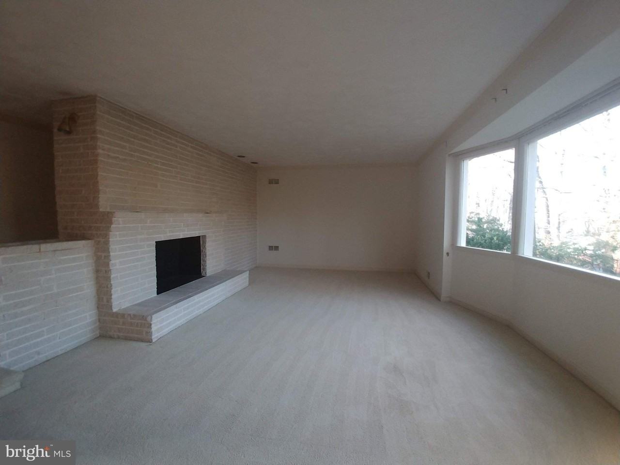 1429 Laburnum St - Photo 7 of 26