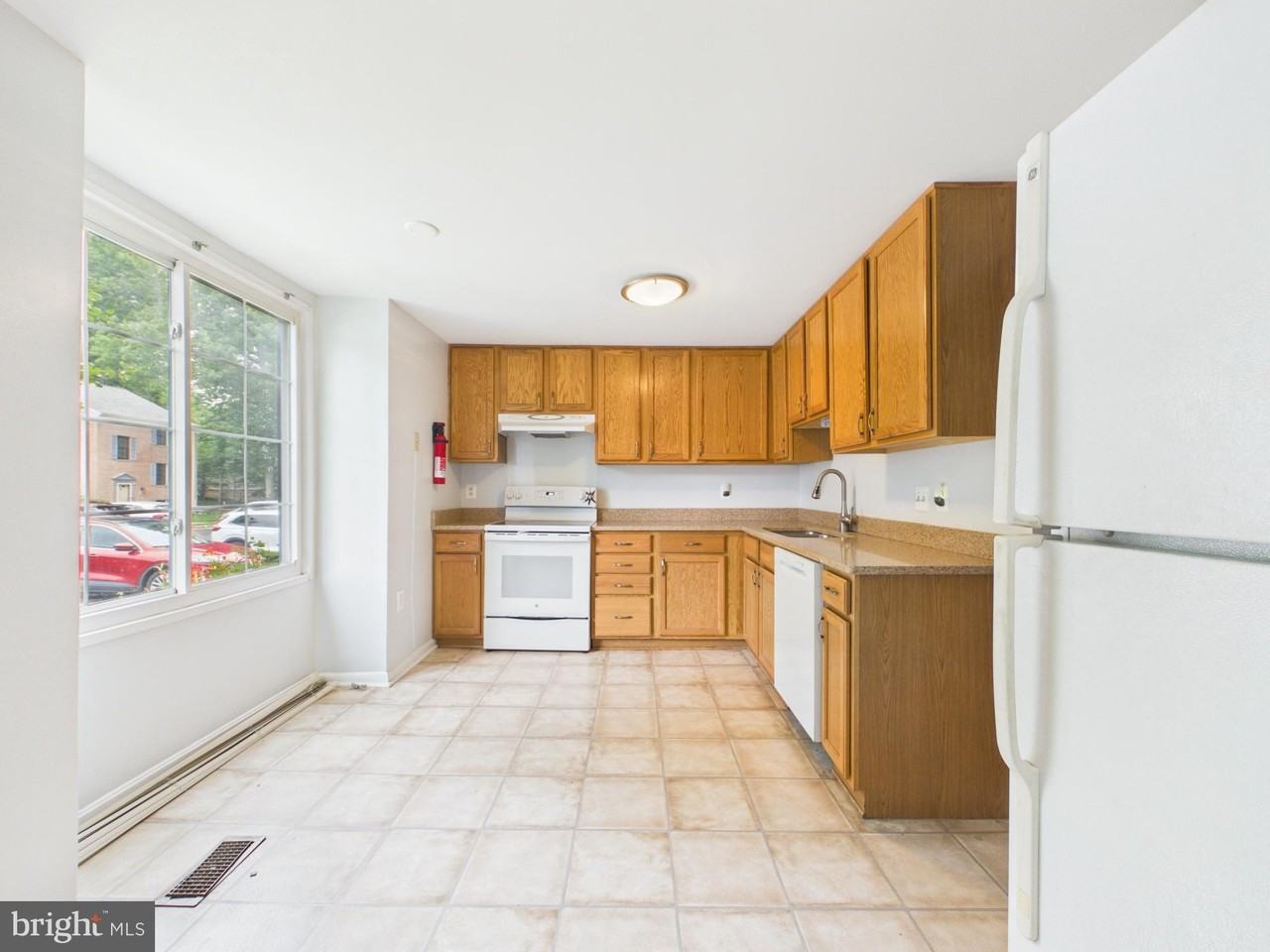 5971 Clerkenwell Ct - Photo 7 of 40