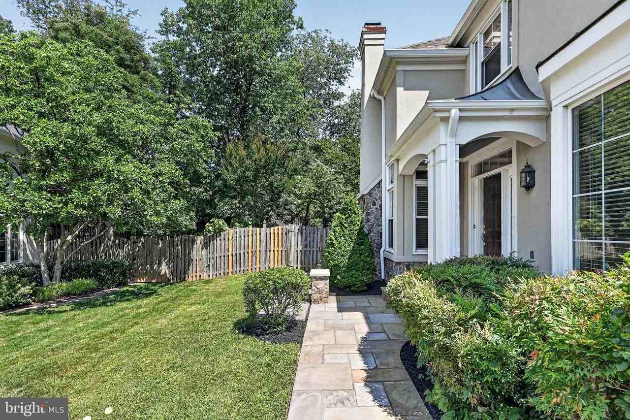 2207 Frank St - Photo 5 of 50