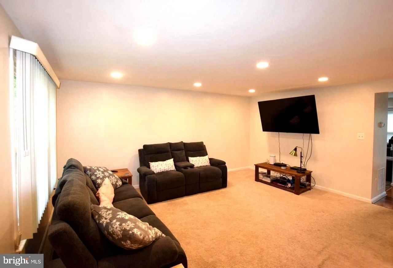 6560 Lochleigh Ct - Photo 3 of 22