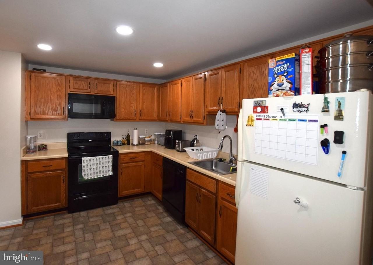 6560 Lochleigh Ct - Photo 6 of 22