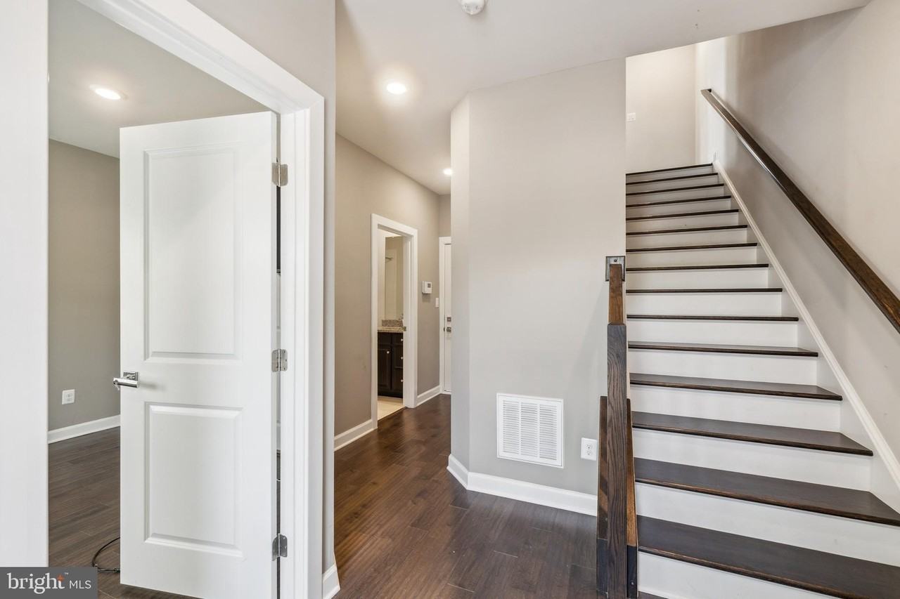 13212 Woodland Park Rd - Photo 3 of 36