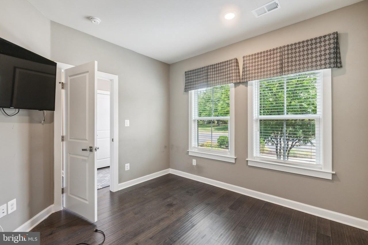 13212 Woodland Park Rd - Photo 4 of 36
