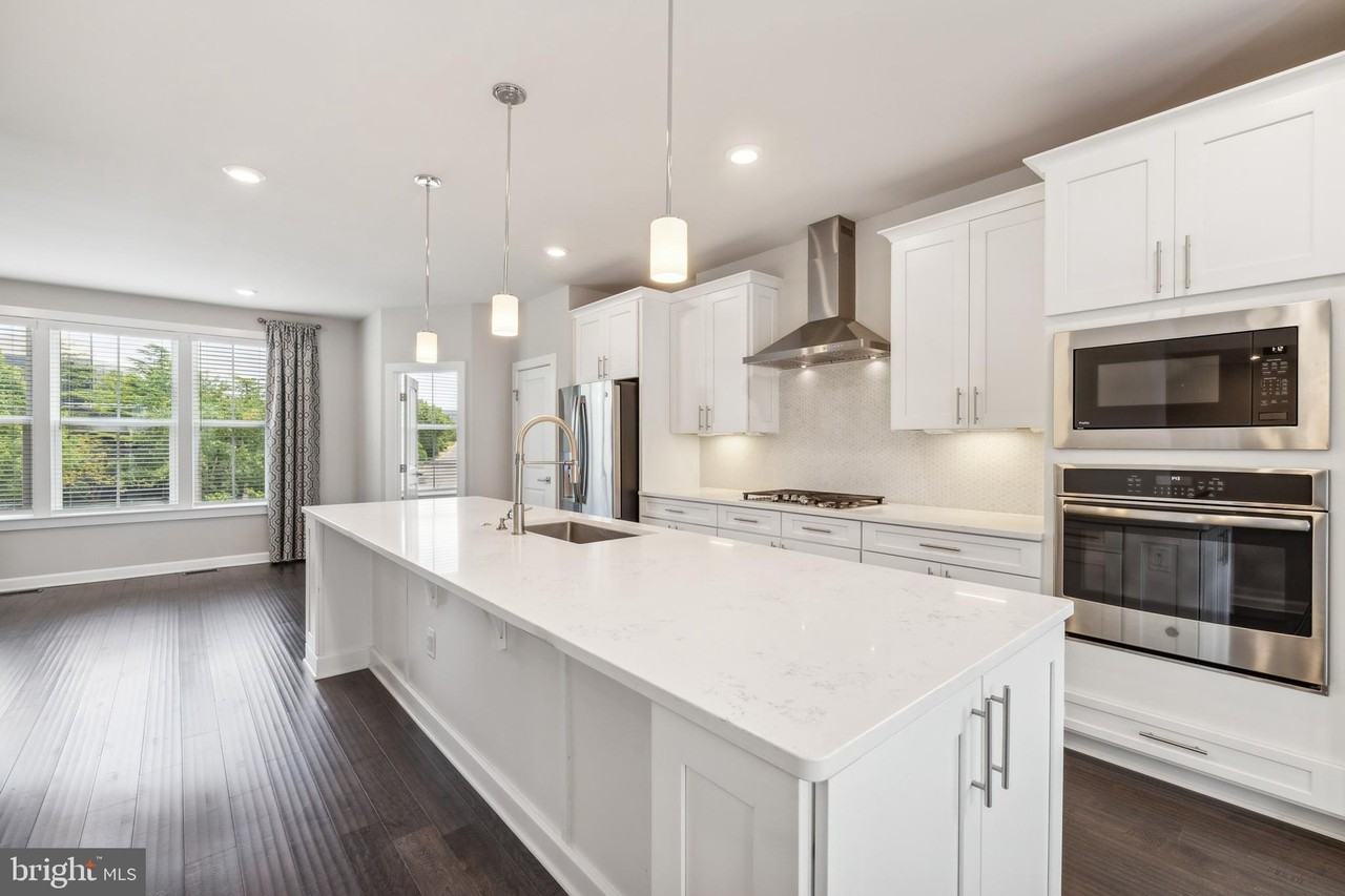 13212 Woodland Park Rd - Photo 7 of 36