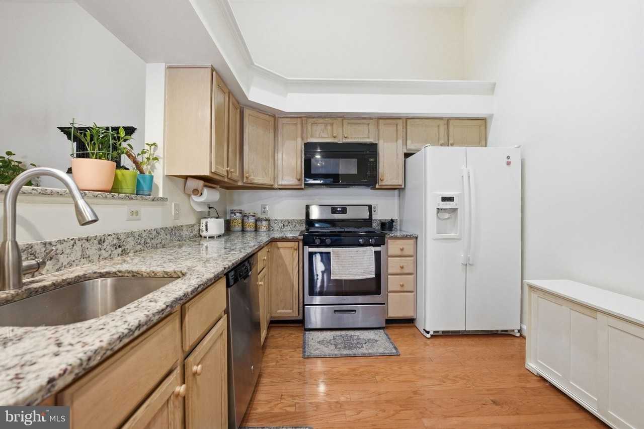 9224 Cardinal Forest Ln Unit J #J - Photo 5 of 25
