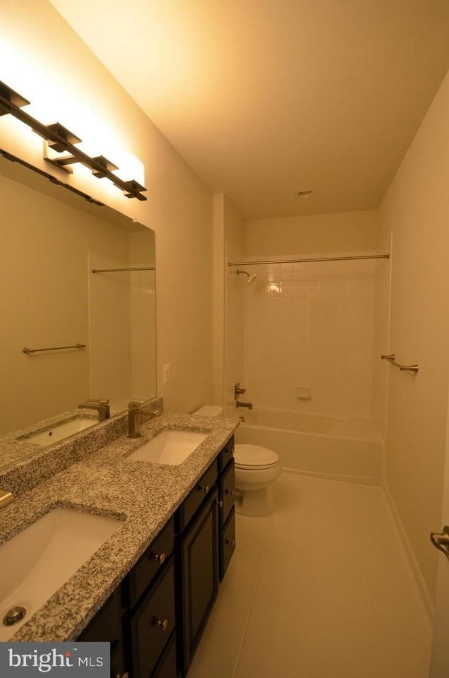 22358 Exe Sq - Photo 4 of 27