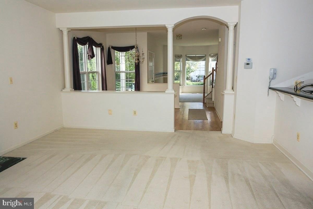 14574 Crown Hollow Ct - Photo 3 of 16