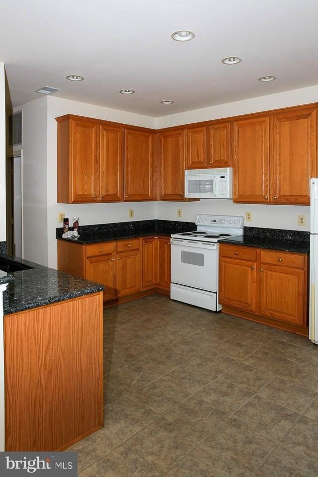 14574 Crown Hollow Ct - Photo 7 of 16