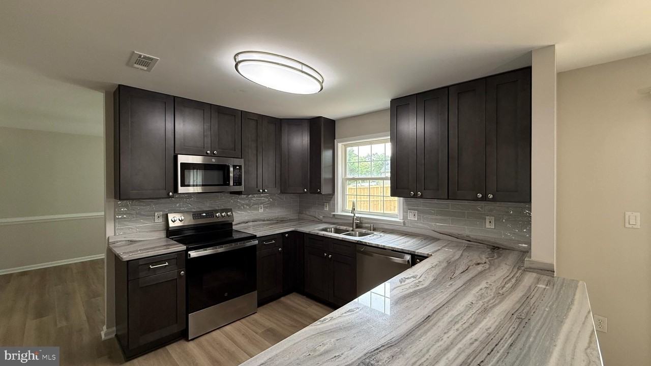 10100 Bellevue Ct - Photo 2 of 12