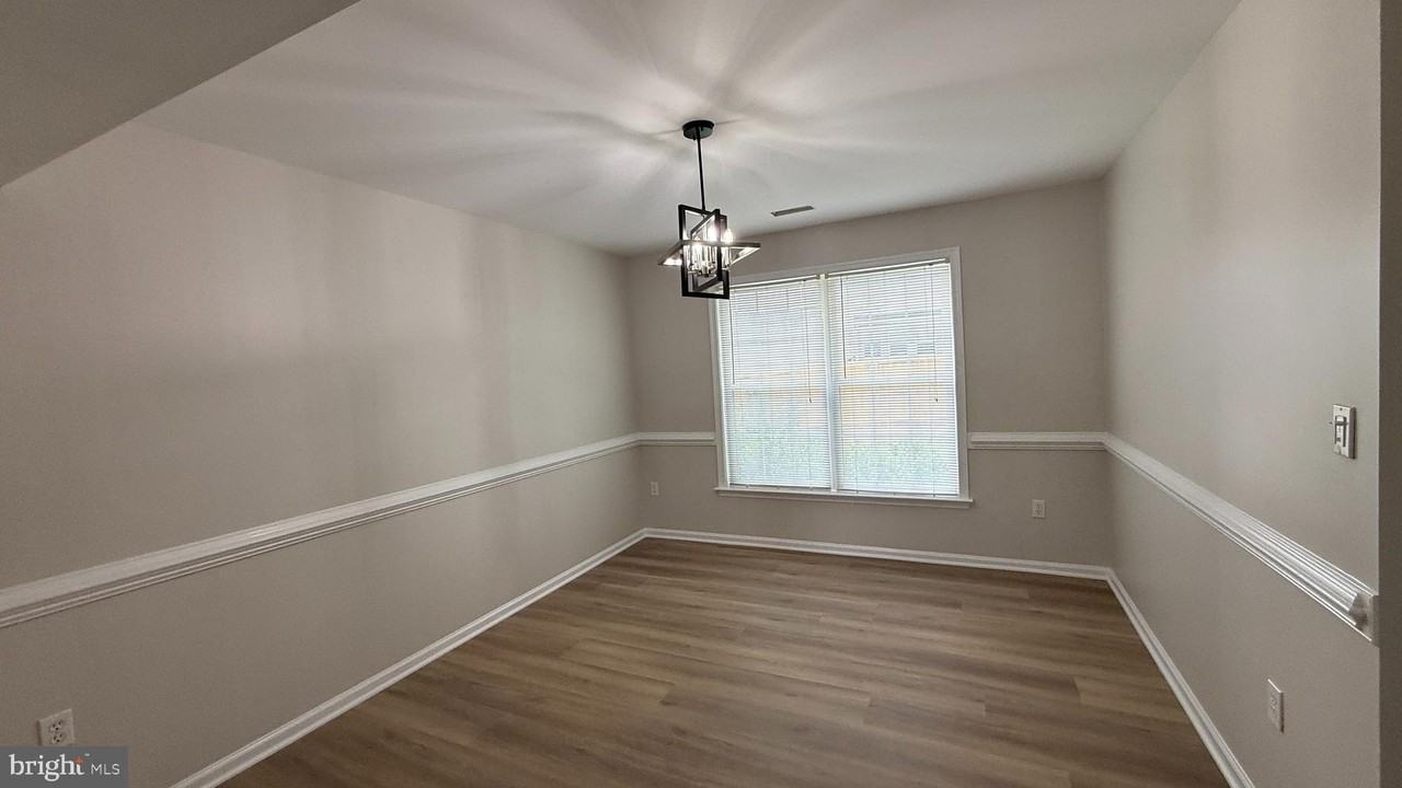 10100 Bellevue Ct - Photo 4 of 12