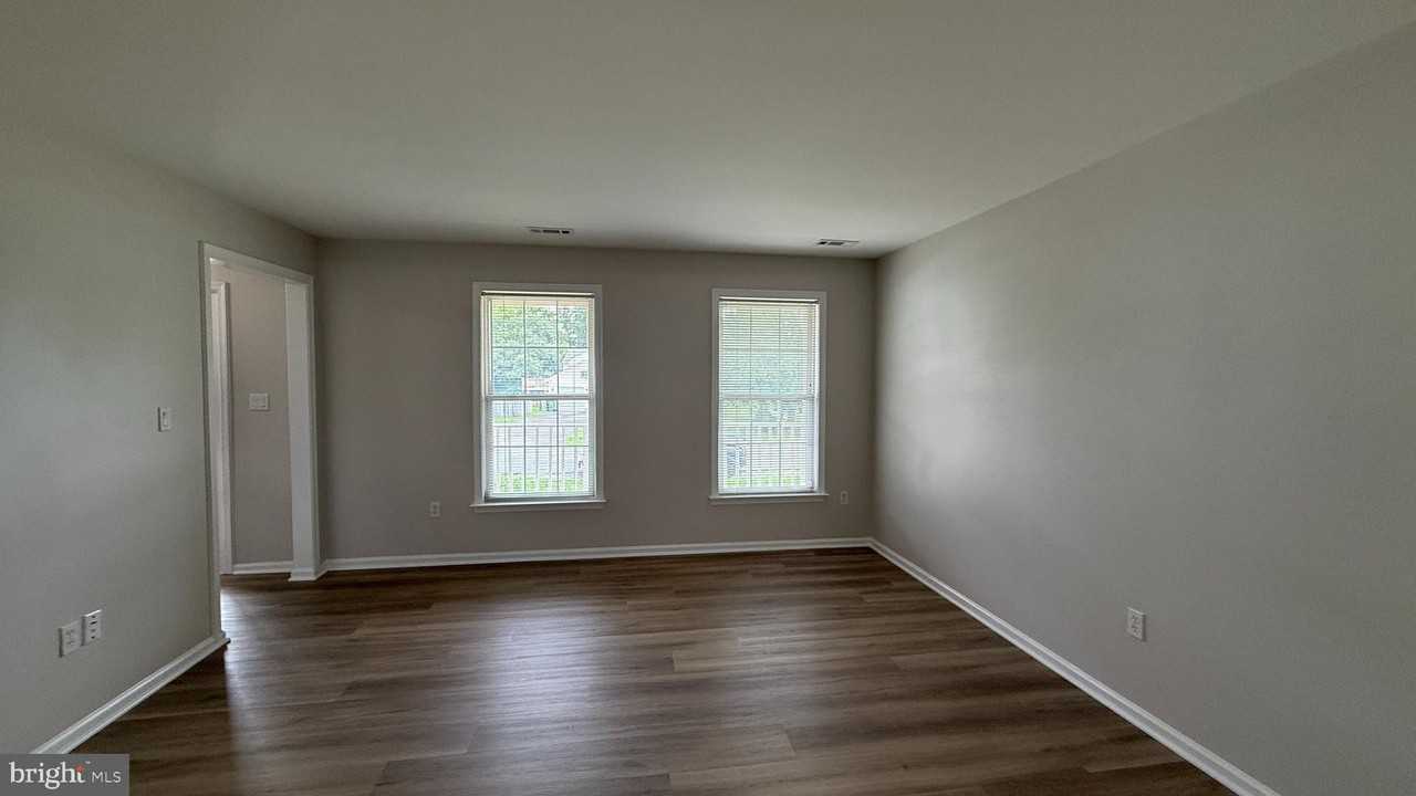 10100 Bellevue Ct - Photo 5 of 12