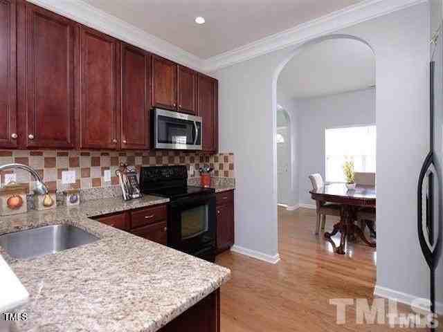 613 Hanson Rd - Photo 3 of 16