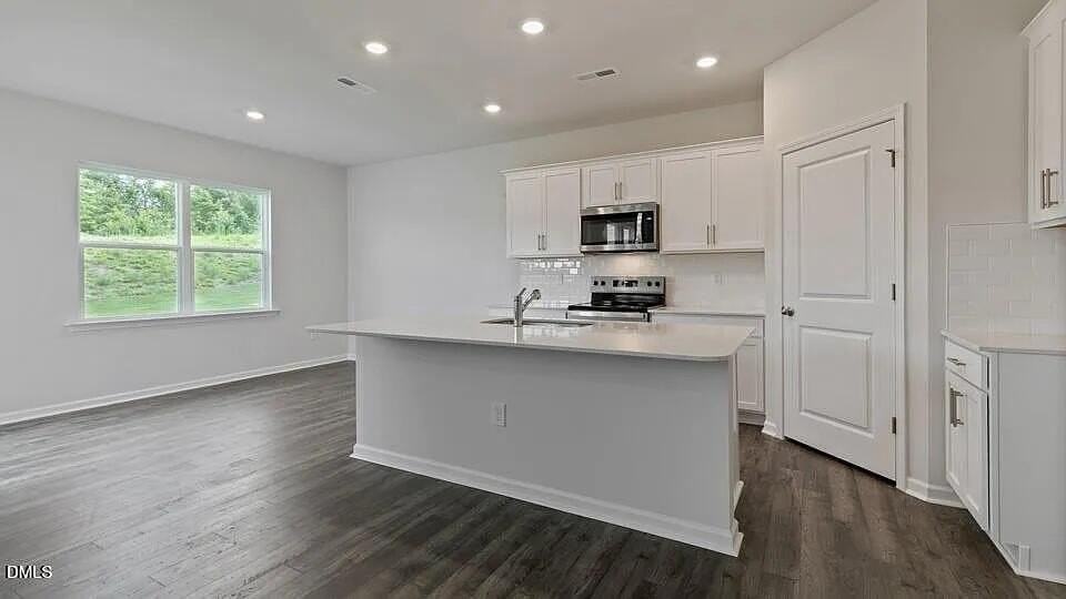 228 Chapel St - Photo 4 of 30