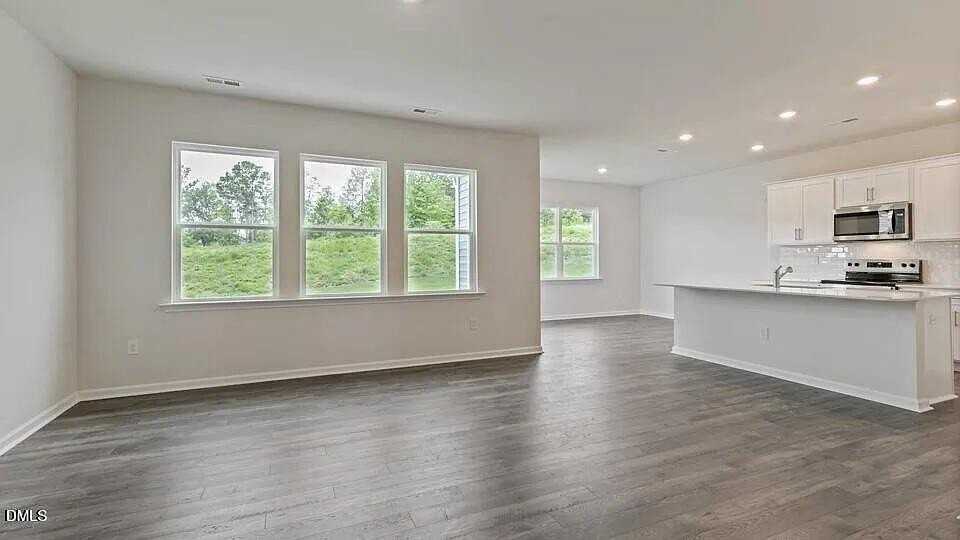 228 Chapel St - Photo 7 of 30