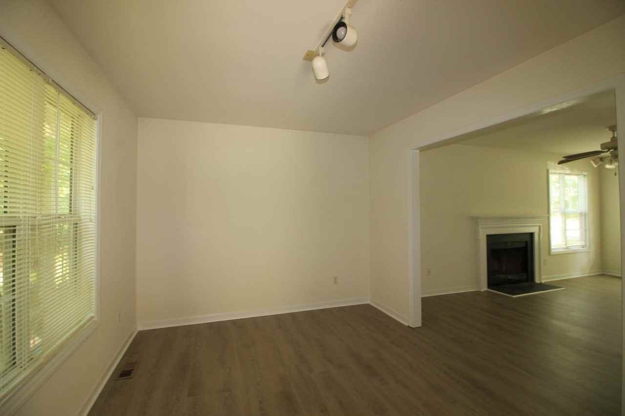 2820 Beehnon Way - Photo 5 of 20