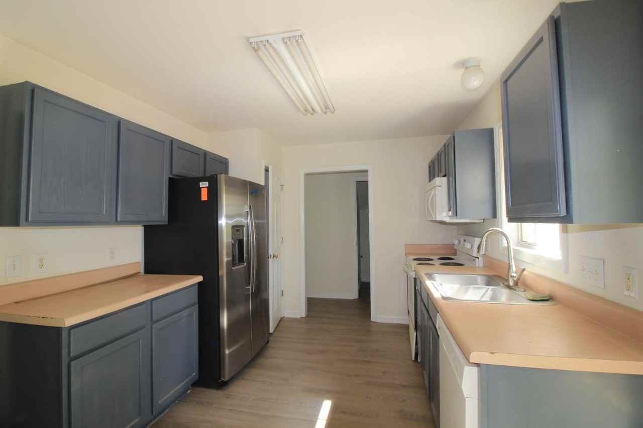 2820 Beehnon Way - Photo 6 of 20