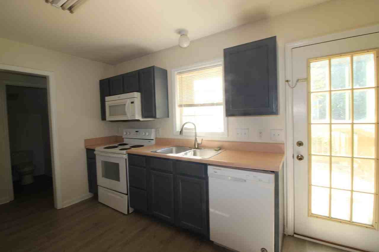 2820 Beehnon Way - Photo 7 of 20