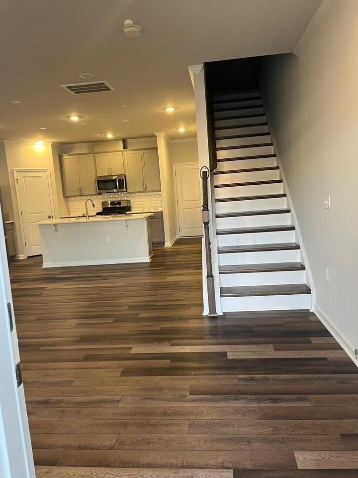 2236 Kasota Ln - Photo 5 of 33