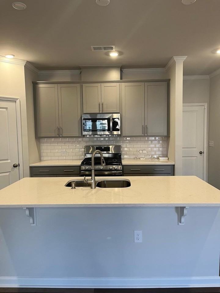 2236 Kasota Ln - Photo 6 of 33