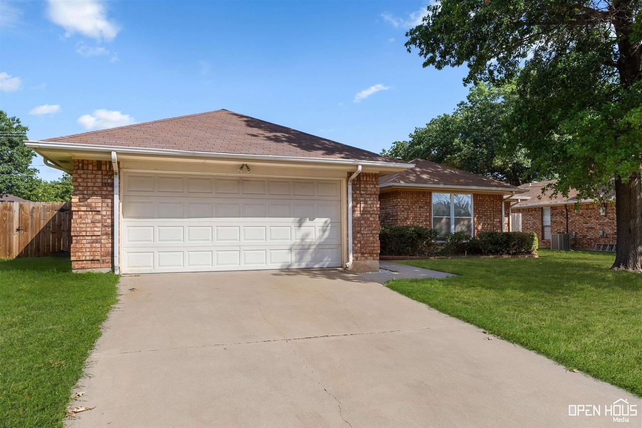 2720 Shepherds Gln - Photo 2 of 29