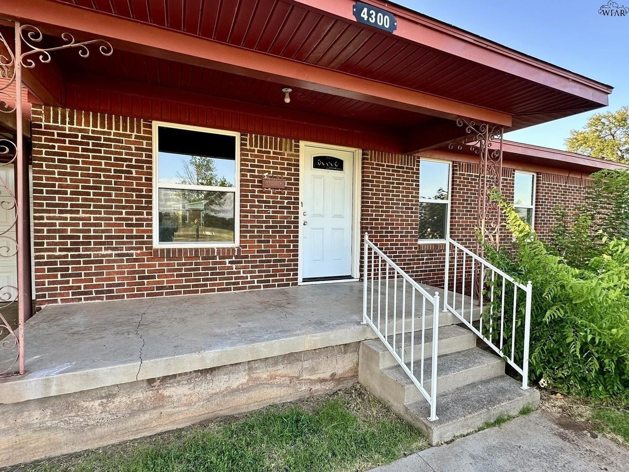 4300 Phillips Dr - Photo 2 of 24