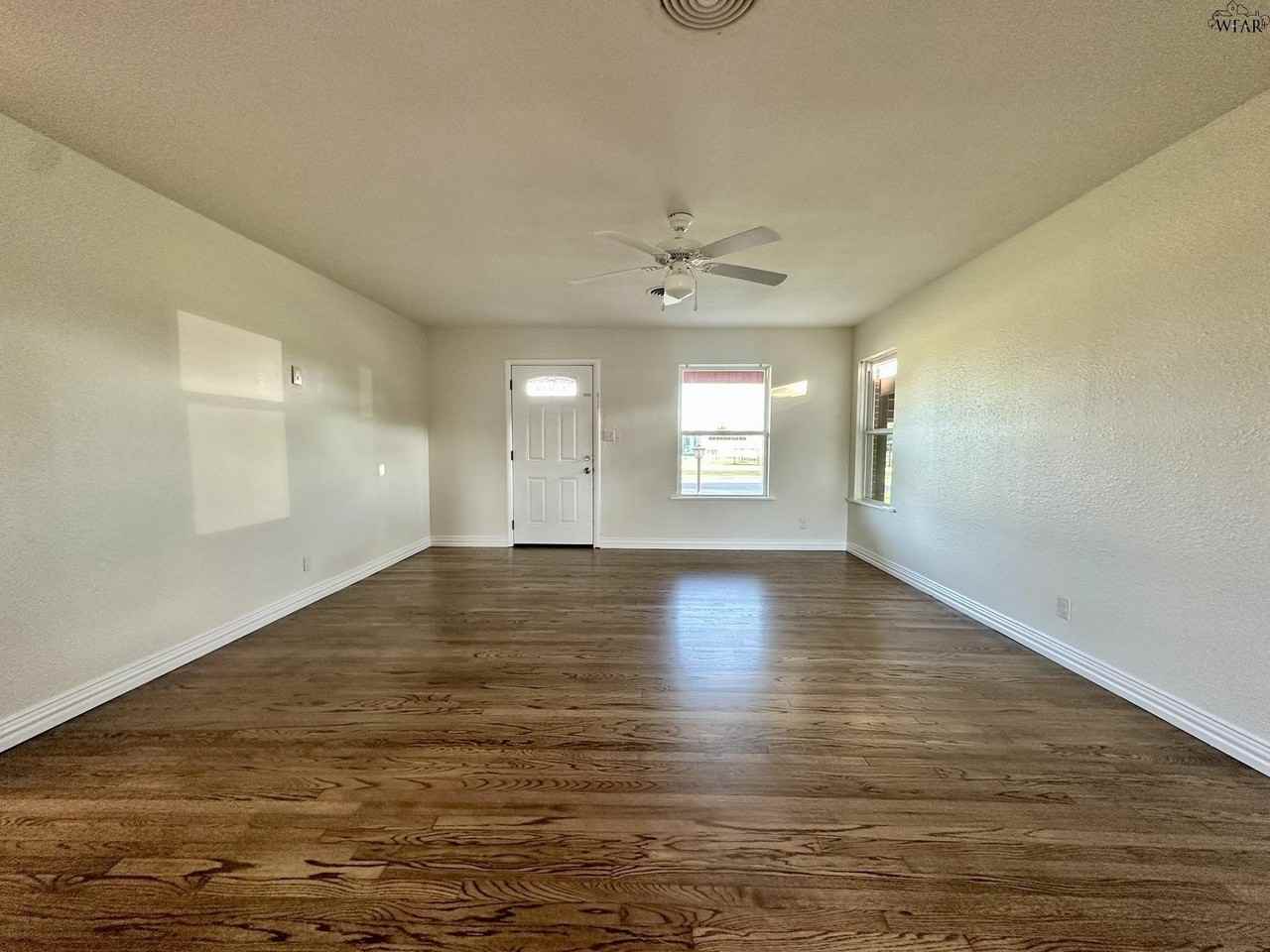 4300 Phillips Dr - Photo 4 of 24