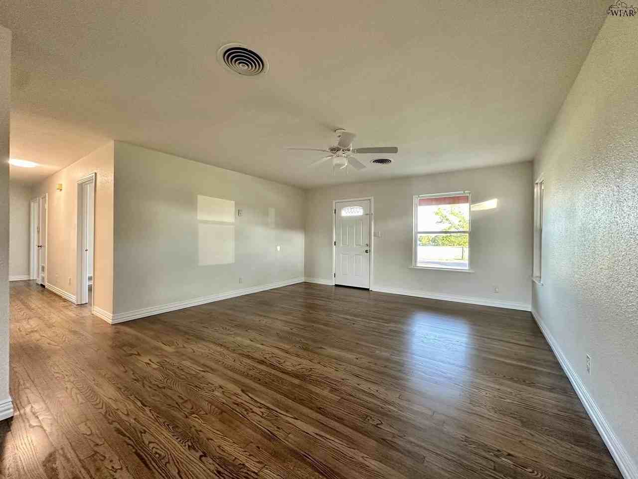 4300 Phillips Dr - Photo 5 of 24