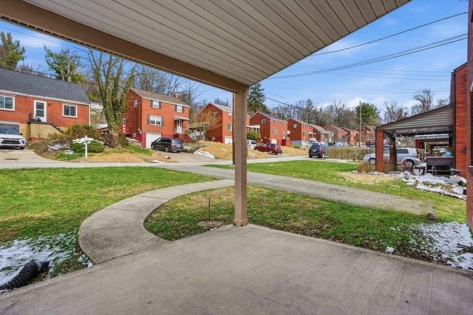1219 Circle Dr - Photo 2 of 20