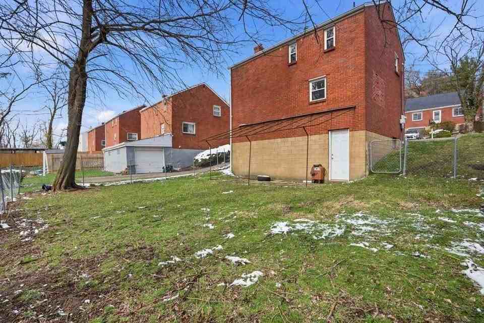 1219 Circle Dr - Photo 3 of 20