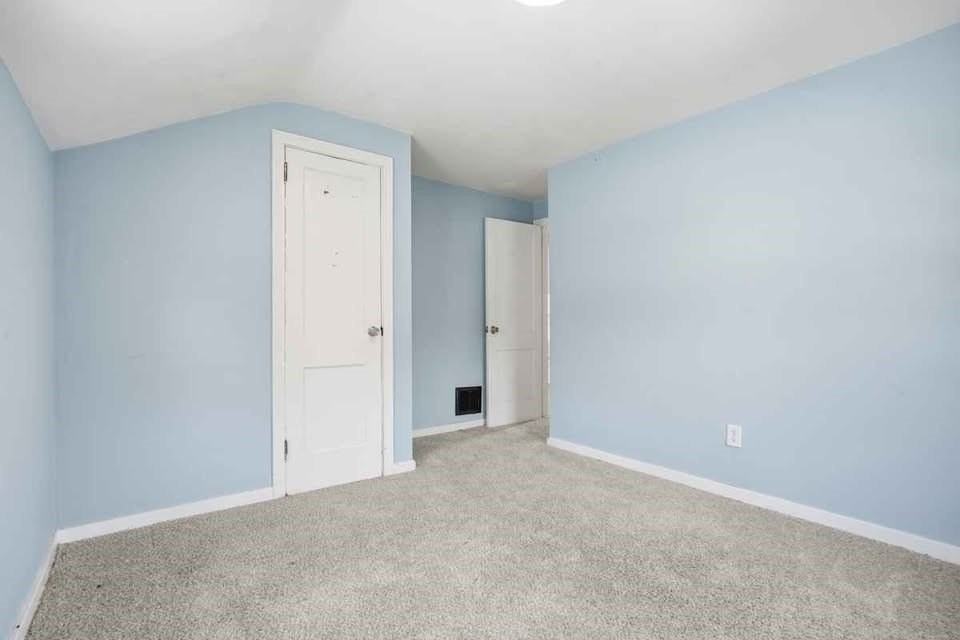 1219 Circle Dr - Photo 4 of 20