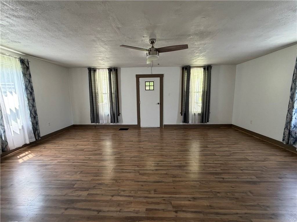1140 Chapel Rd - Photo 4 of 27