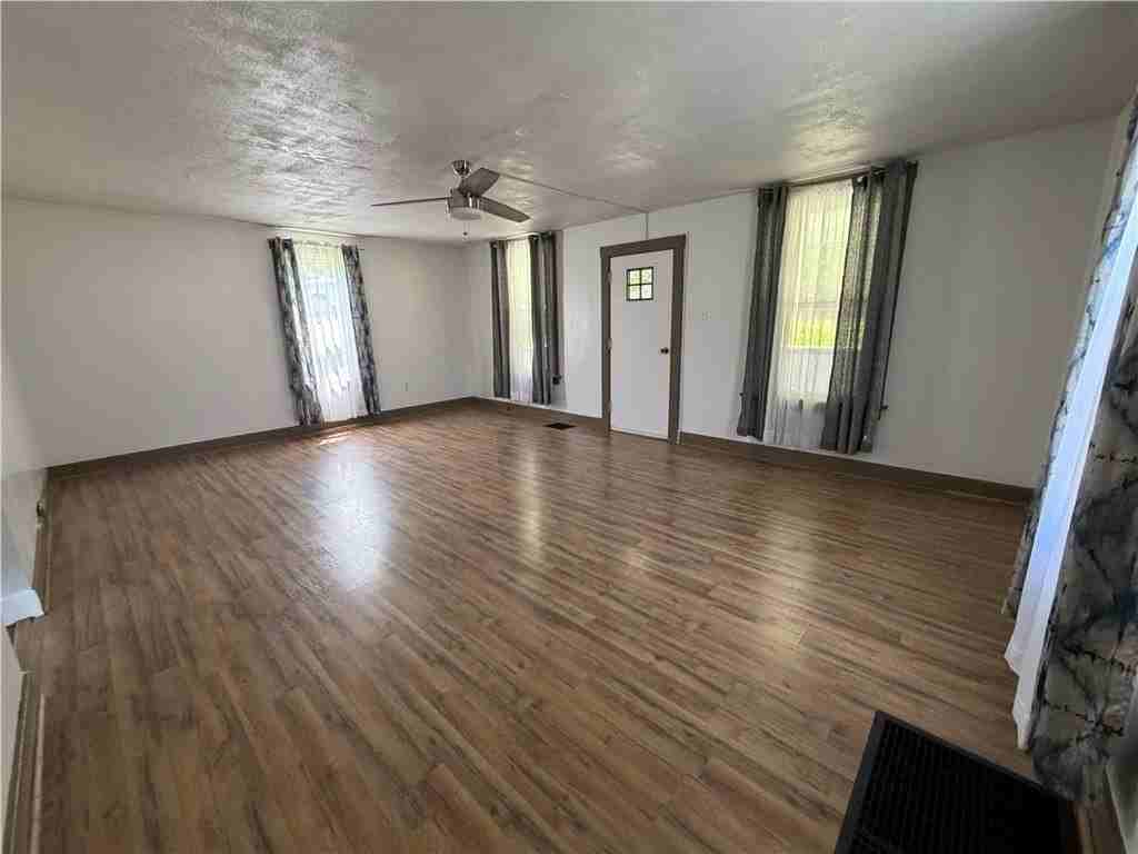 1140 Chapel Rd - Photo 5 of 27