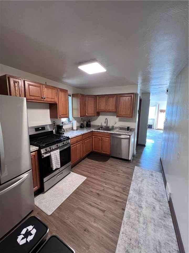 234 Pennsylvania Ave - Photo 7 of 18