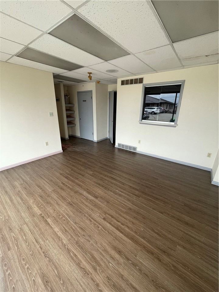 235 Longfellow St - Photo 5 of 6