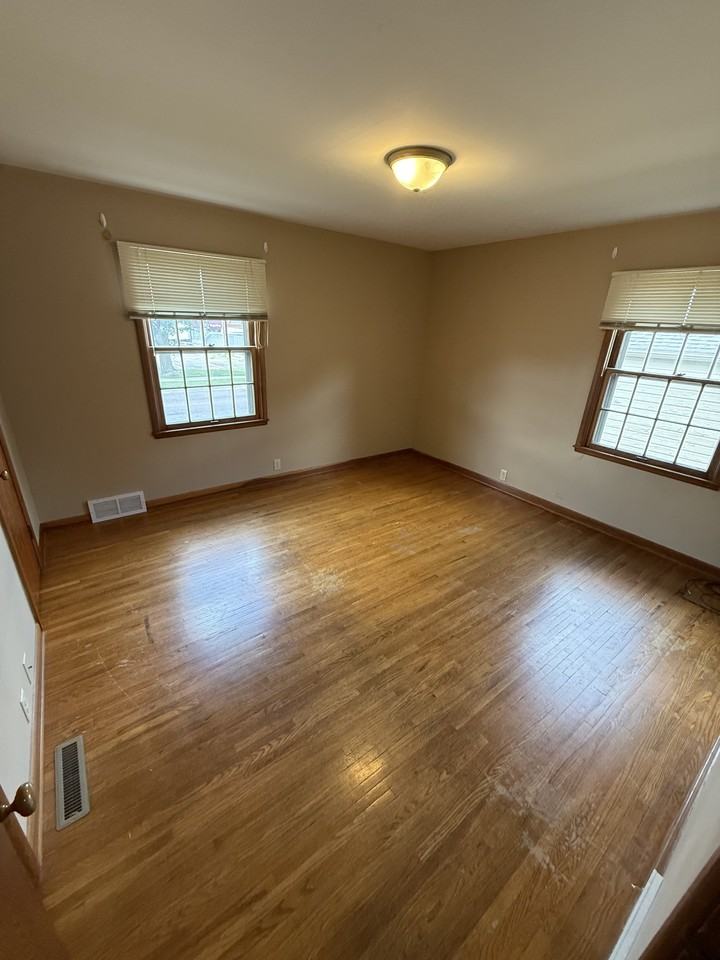 316 W 34th St #316 - Photo 4 of 10
