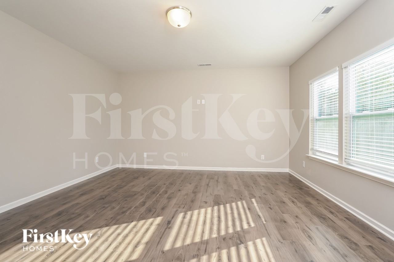 2377 Dukes Hollow Ct - Photo 3 of 19