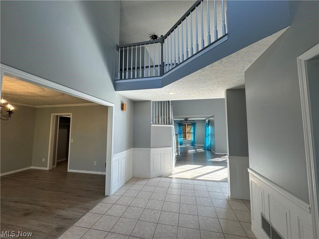 242 Ravenshollow Dr - Photo 2 of 25