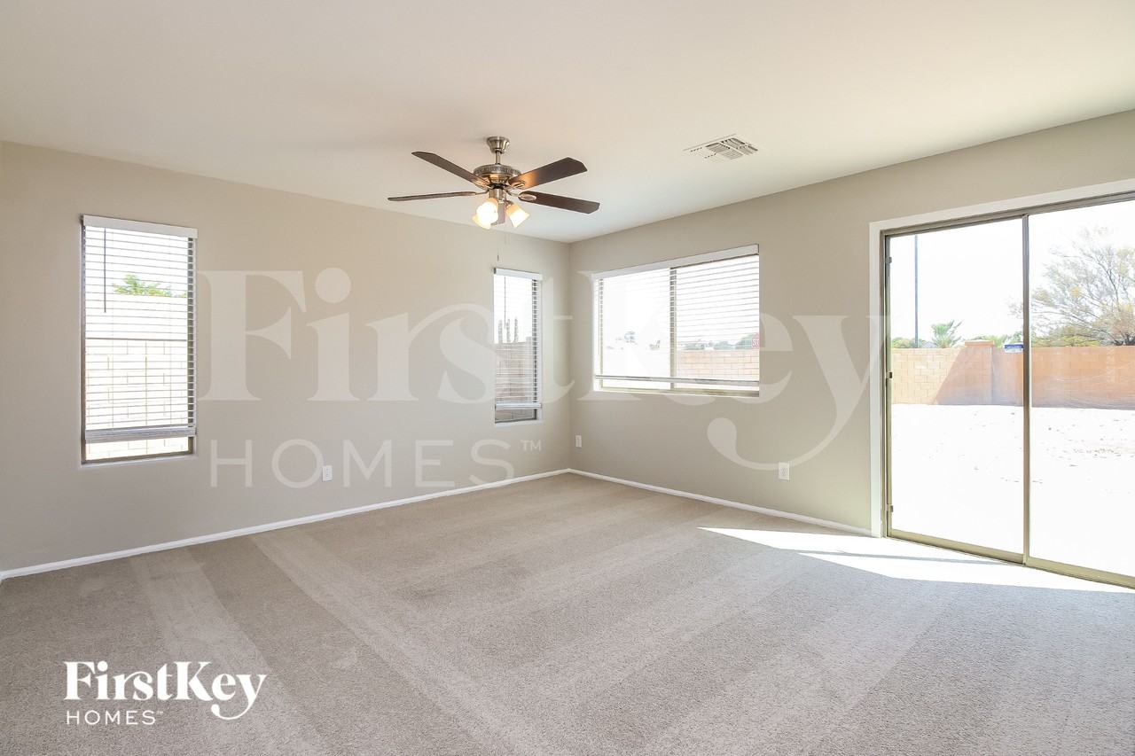 1422 E Penny Ln - Photo 2 of 15