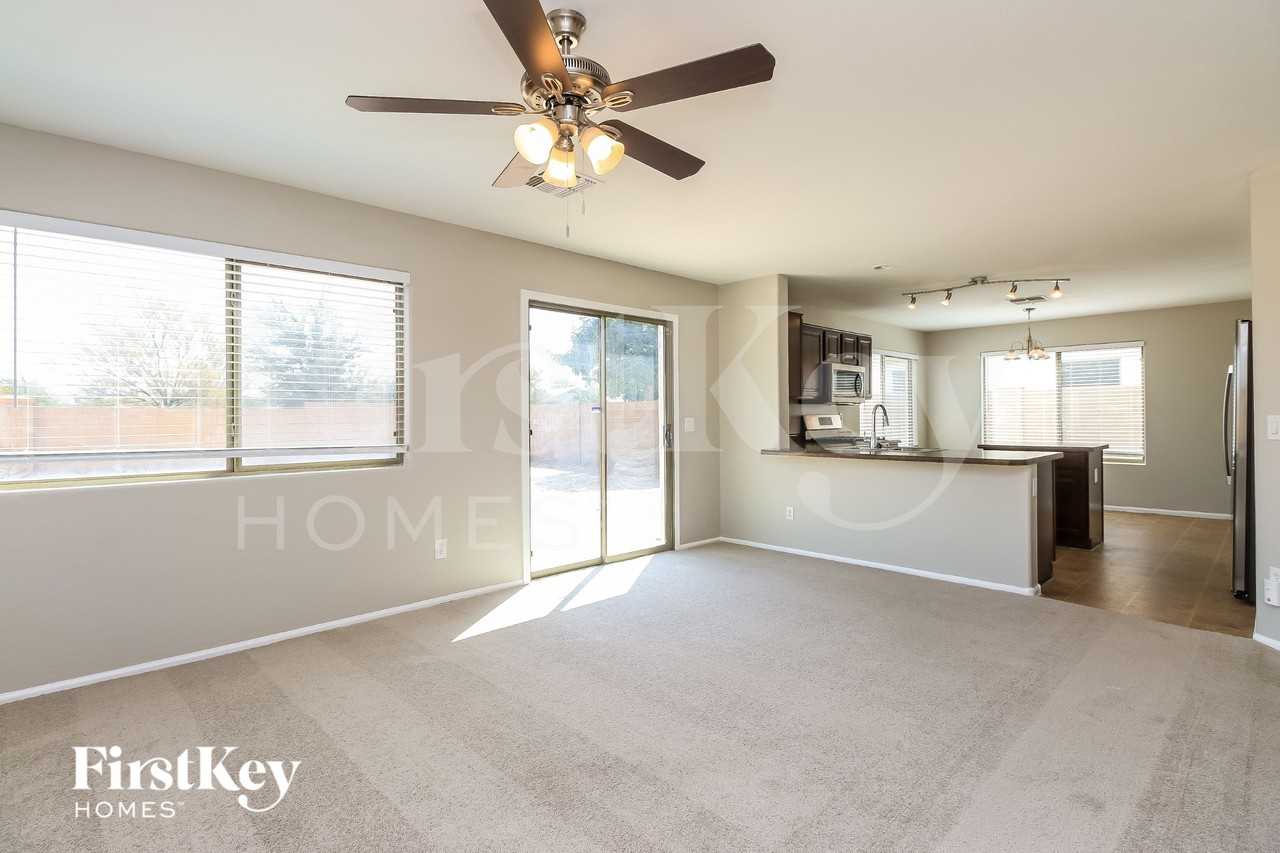 1422 E Penny Ln - Photo 3 of 15