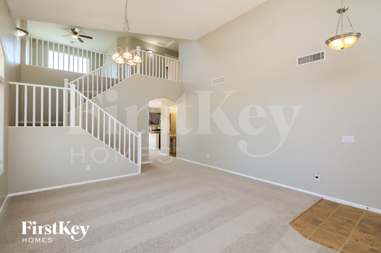 1422 E Penny Ln - Photo 4 of 15