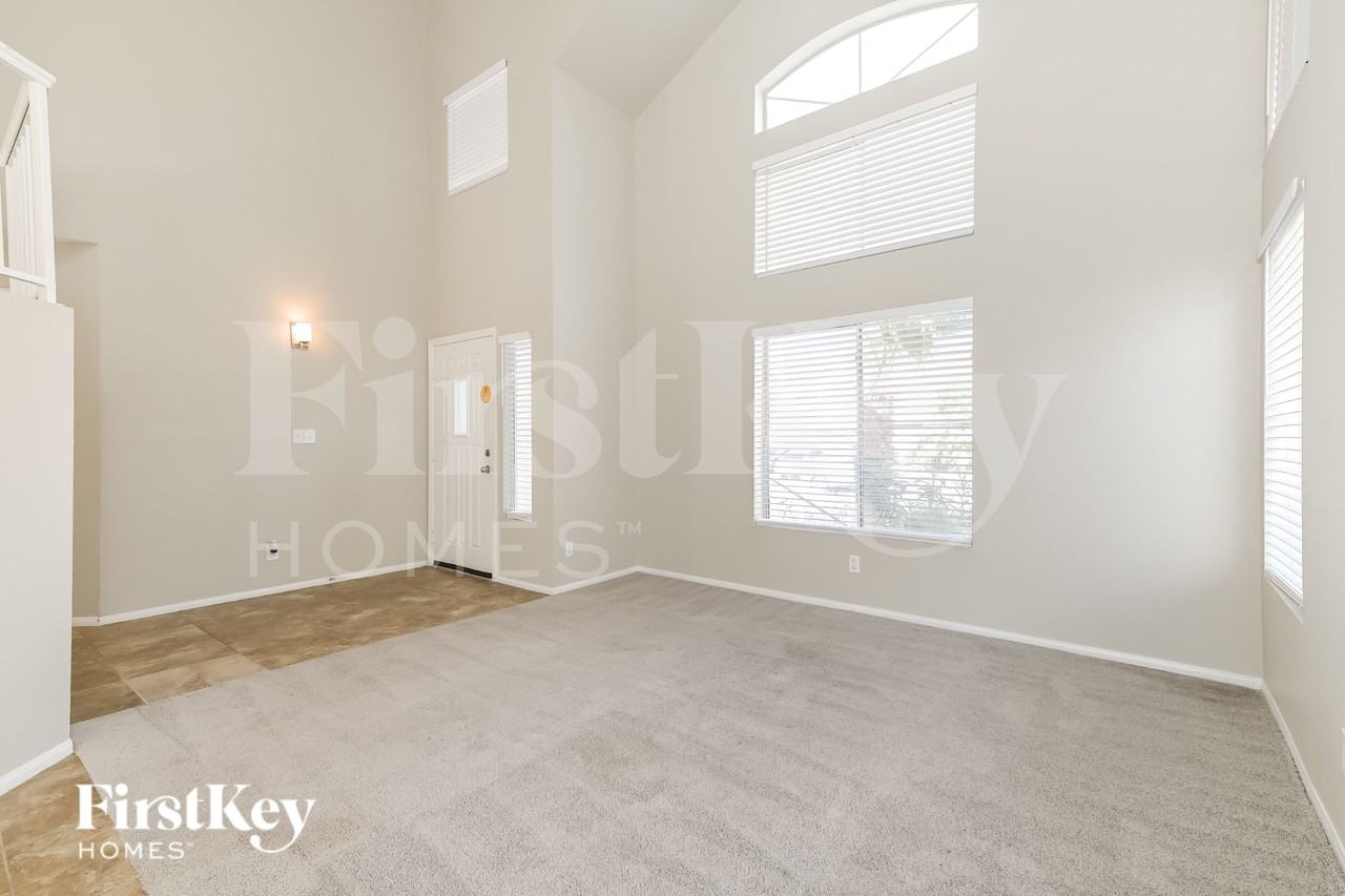 1711 Toltec Cir - Photo 4 of 16