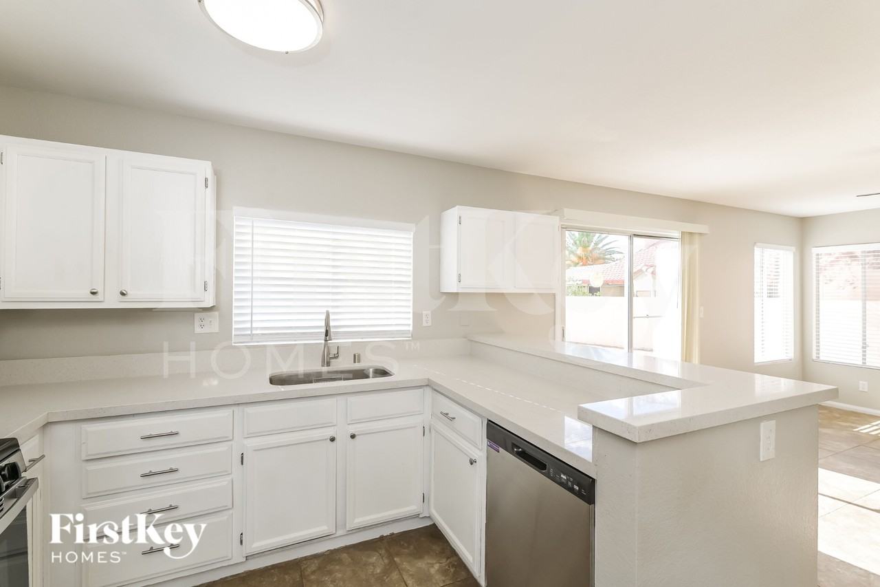 1711 Toltec Cir - Photo 5 of 16