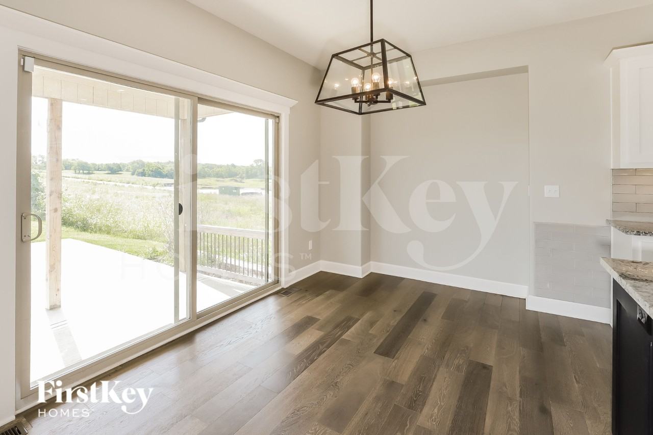 2513 Windmill Dr - Photo 4 of 16