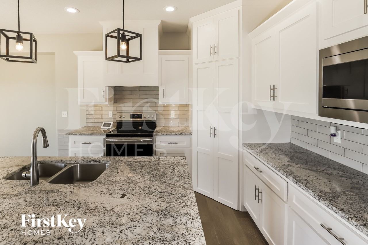 2513 Windmill Dr - Photo 5 of 16