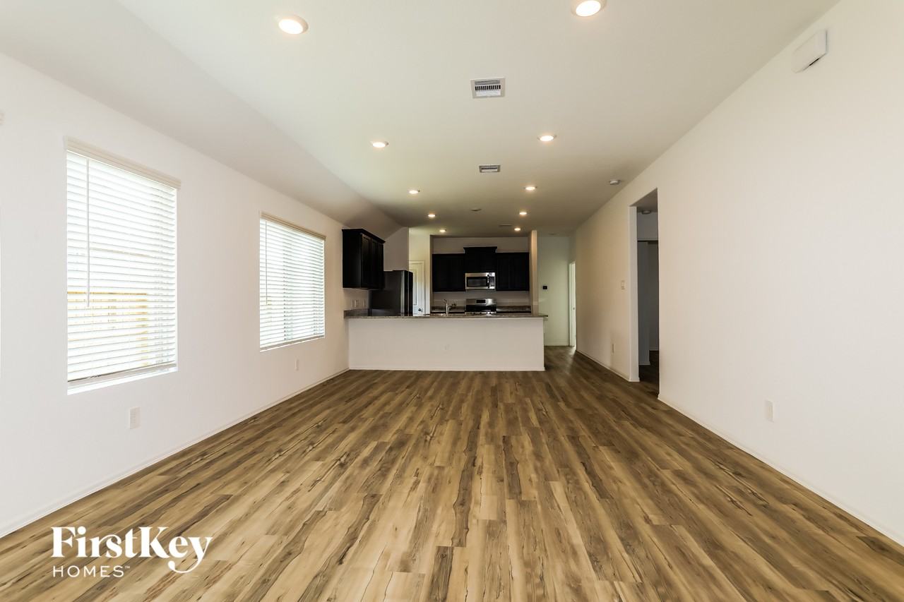 18467 Cobalt Cove Ln - Photo 3 of 15