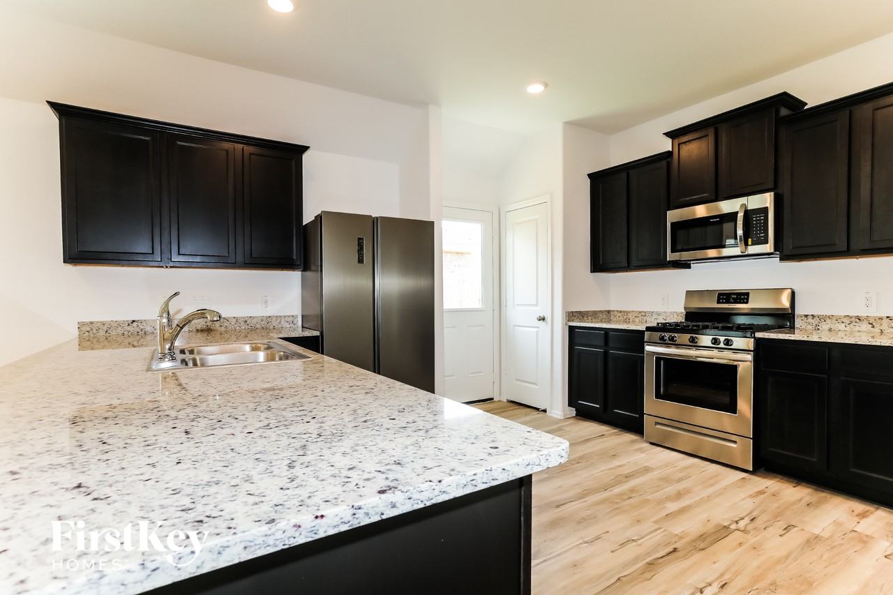 18467 Cobalt Cove Ln - Photo 4 of 15